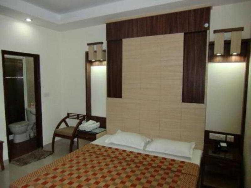 Hotel Aster Inn New Delhi Eksteriør bilde